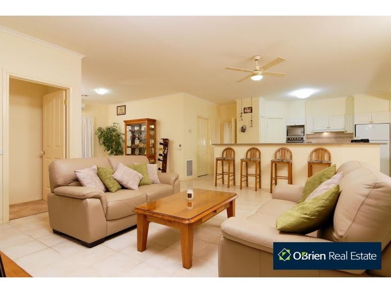 30 Caversham Terrace, Lynbrook VIC 3975