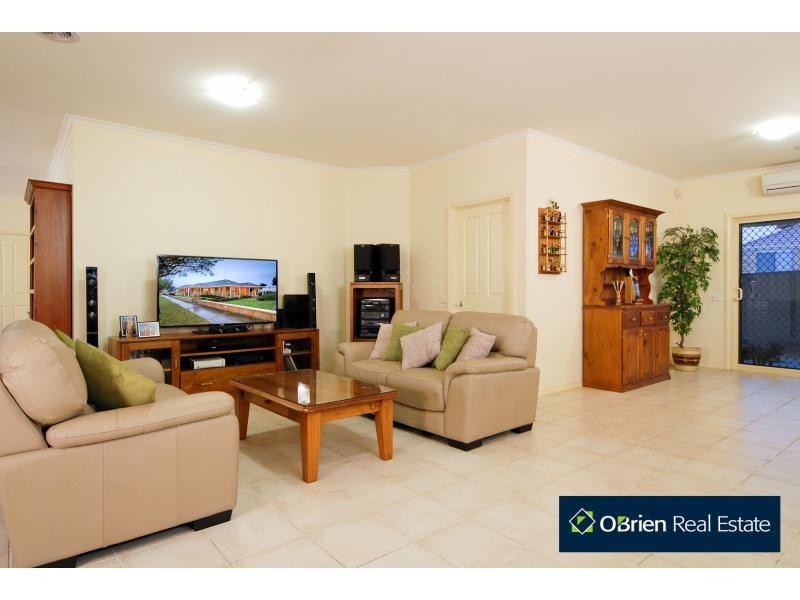 30 Caversham Terrace, Lynbrook VIC 3975