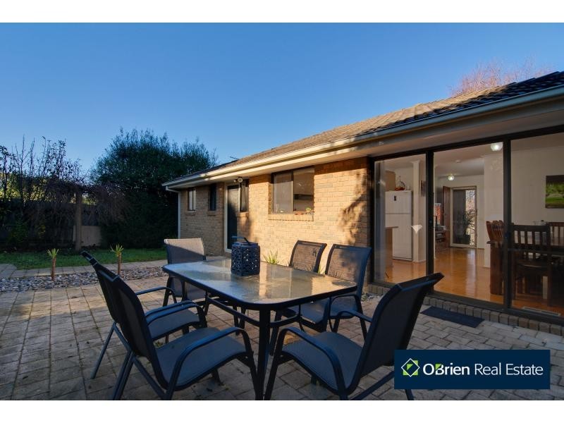 Unit 2/45 Ravensthorpe Crescent, Narre Warren VIC 3805