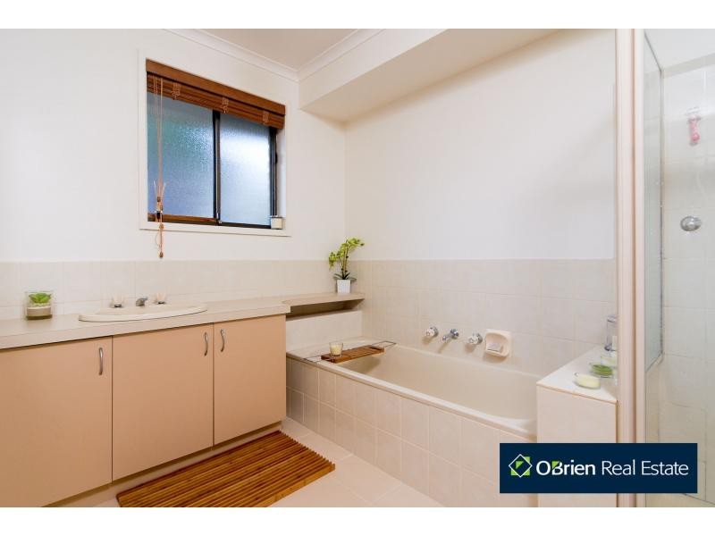 Unit 2/45 Ravensthorpe Crescent, Narre Warren VIC 3805