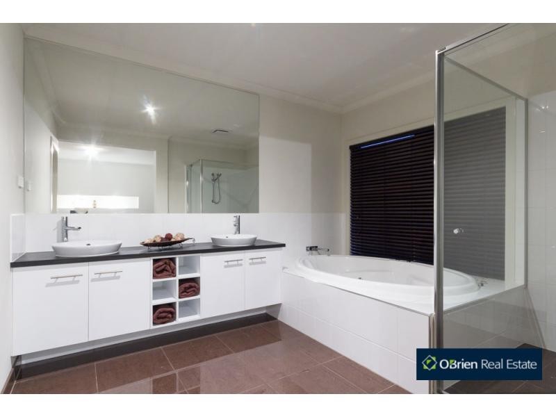 Cranbourne North VIC 3977