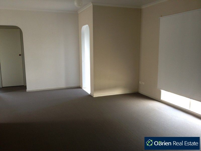 17 Hamilton Drive, Cranbourne North VIC 3977