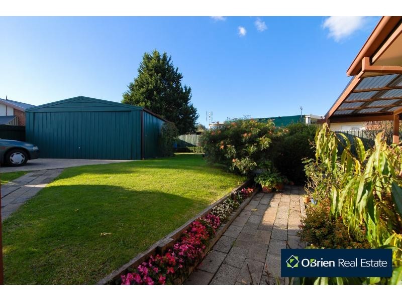 32 Amber Crescent, Narre Warren VIC 3805