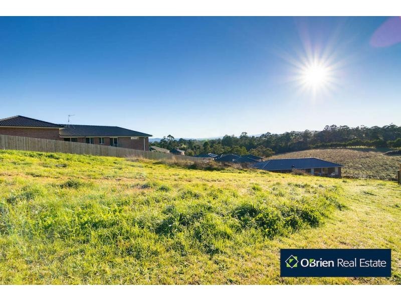 6 Aaron Court, Drouin VIC 3818