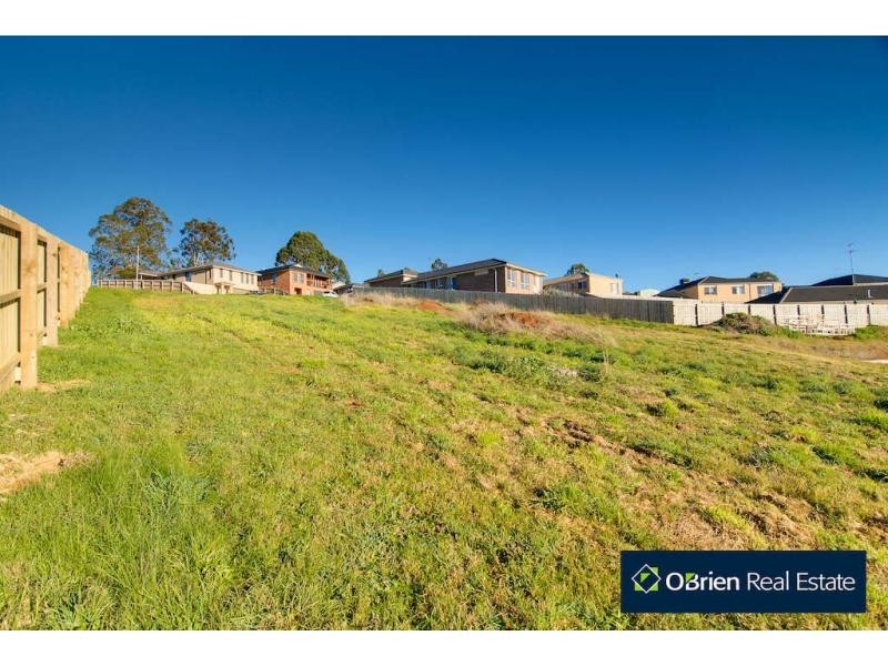 6 Aaron Court, Drouin VIC 3818