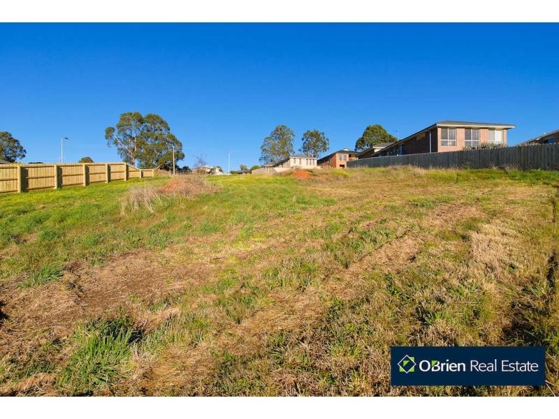 6 Aaron Court, Drouin VIC 3818