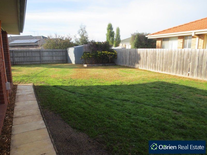 1 Alberton Drive, Cranbourne VIC 3977