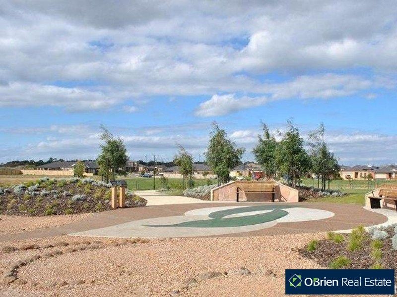 28 Spearwood Rise, Cranbourne West VIC 3977