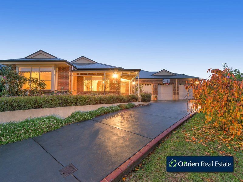 17 Lawton Grove, Berwick VIC 3806