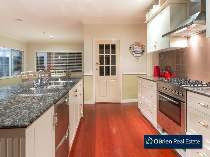 17 Lawton Grove, Berwick VIC 3806