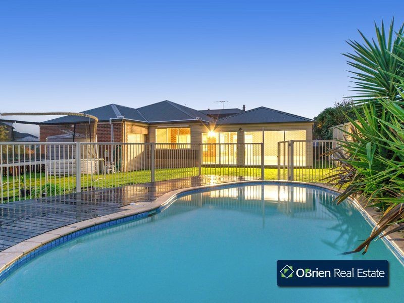 17 Lawton Grove, Berwick VIC 3806