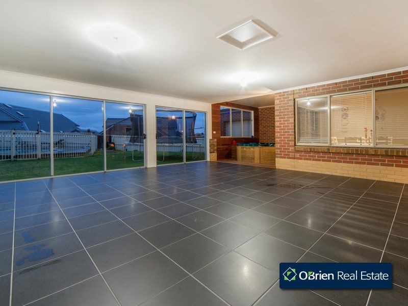 17 Lawton Grove, Berwick VIC 3806
