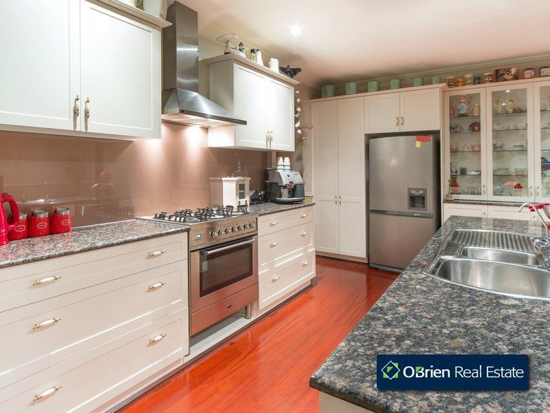 17 Lawton Grove, Berwick VIC 3806