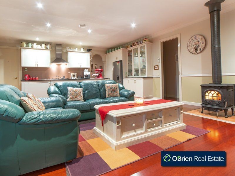 17 Lawton Grove, Berwick VIC 3806