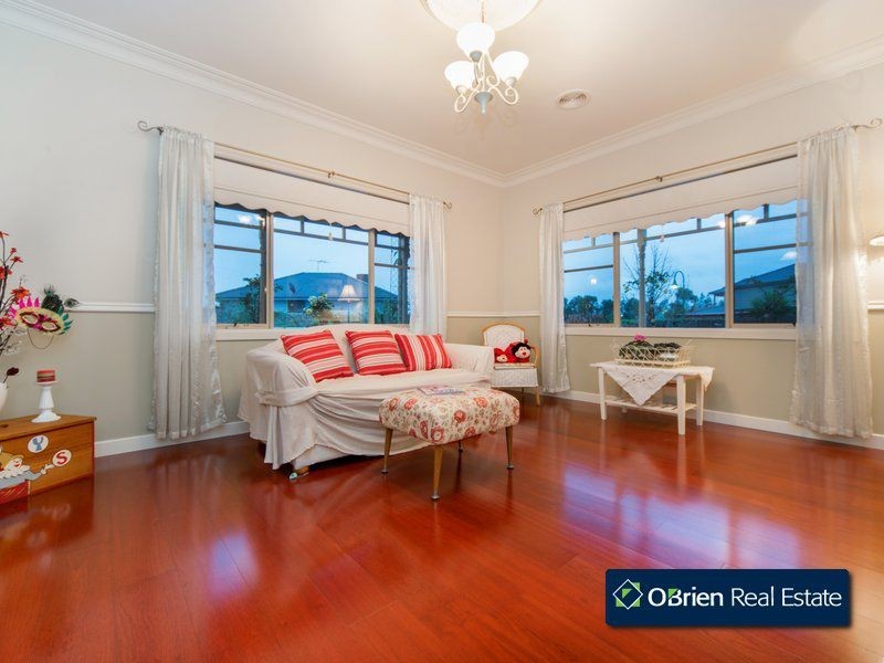 17 Lawton Grove, Berwick VIC 3806