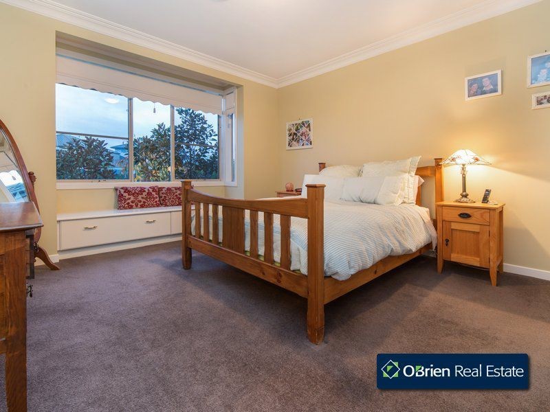 17 Lawton Grove, Berwick VIC 3806