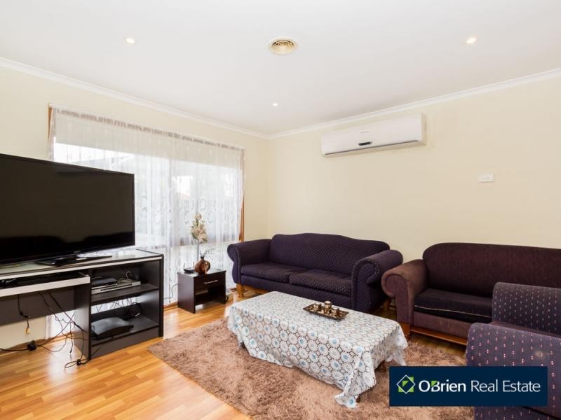 4 Isaac Edey Place, Hampton Park VIC 3976