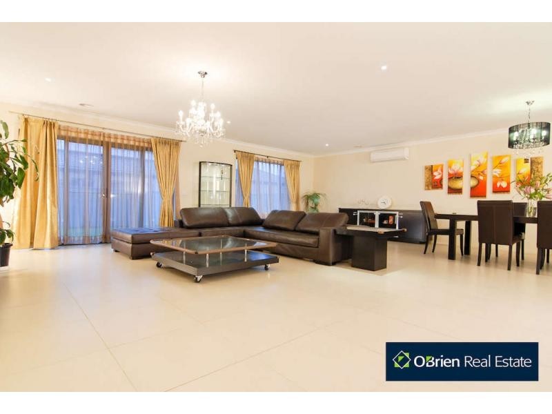 3 Foxhound Grove, Cranbourne East VIC 3977