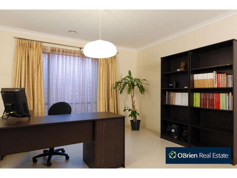 3 Foxhound Grove, Cranbourne East VIC 3977