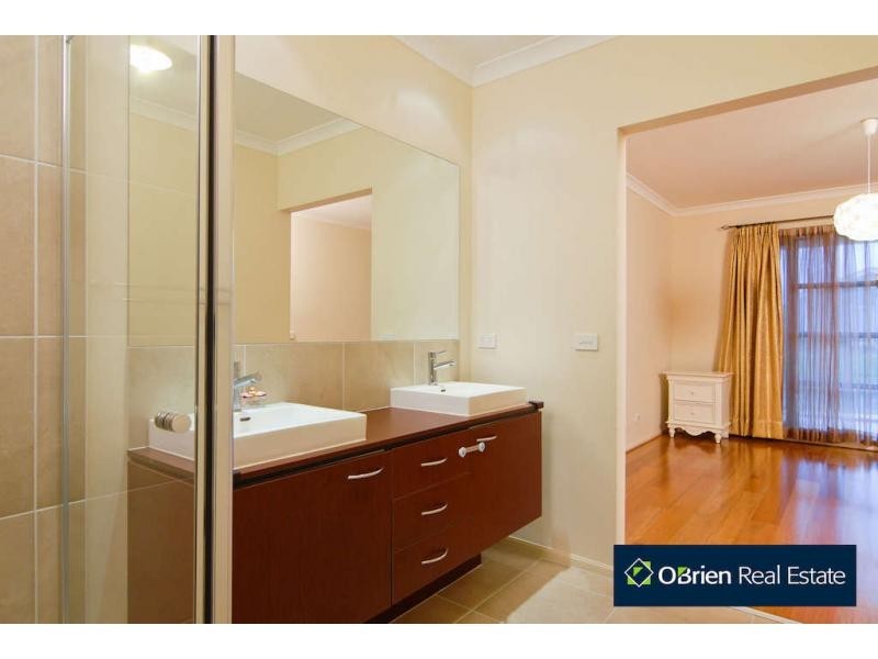 3 Foxhound Grove, Cranbourne East VIC 3977