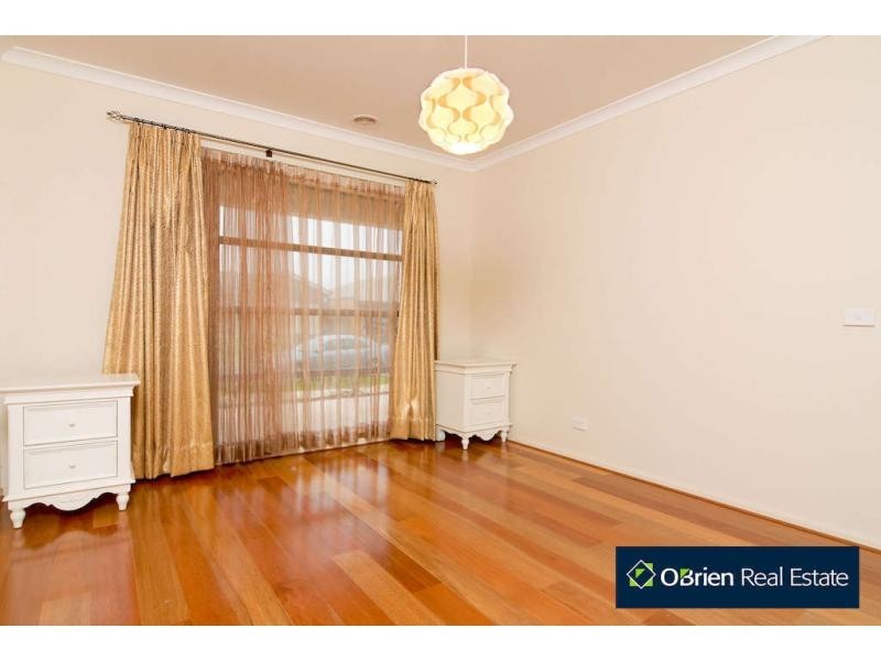 3 Foxhound Grove, Cranbourne East VIC 3977