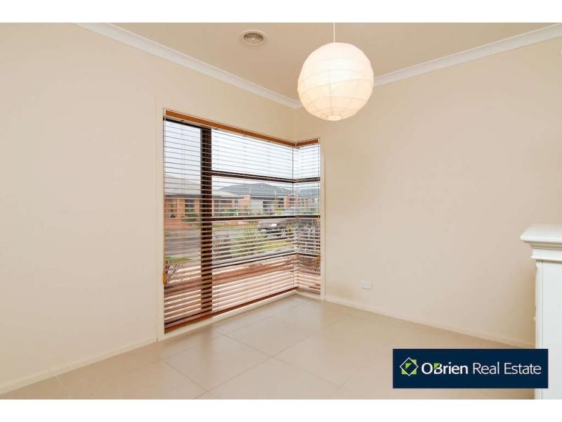 3 Foxhound Grove, Cranbourne East VIC 3977