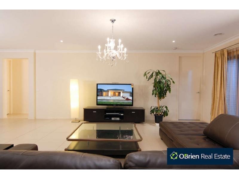 3 Foxhound Grove, Cranbourne East VIC 3977