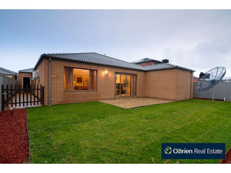 3 Foxhound Grove, Cranbourne East VIC 3977