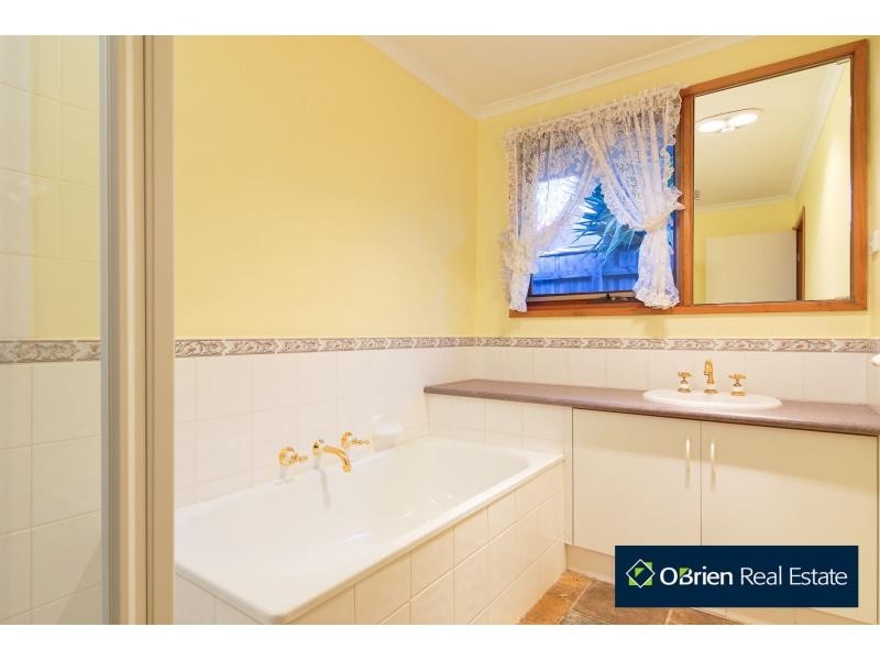 4 Tyntynder Close, Berwick VIC 3806