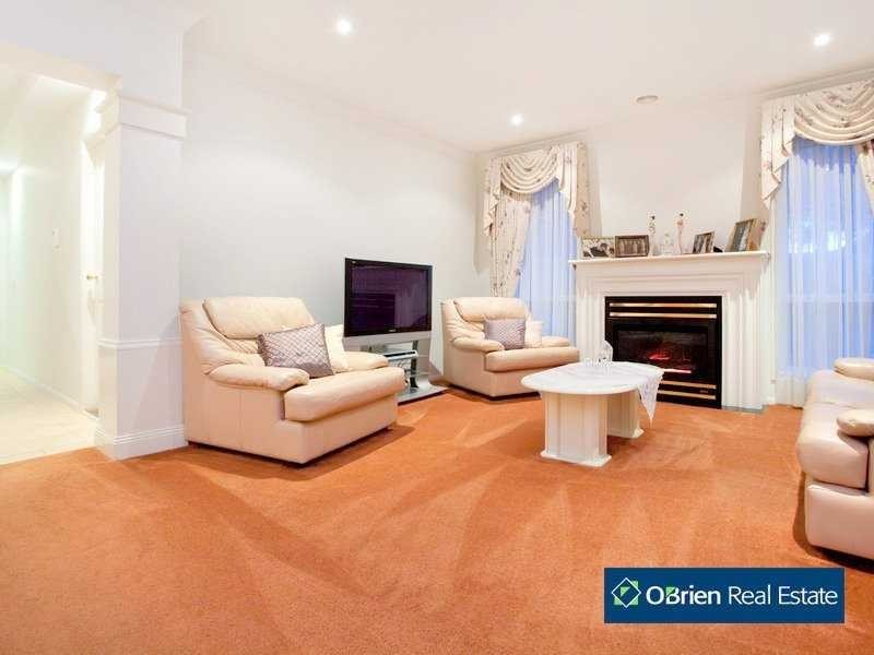 16 Spoonbill Street, Berwick VIC 3806