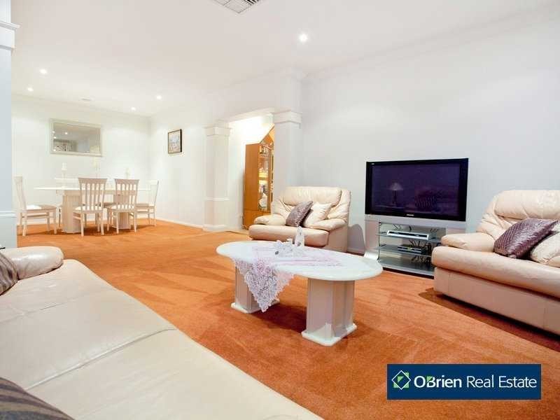 16 Spoonbill Street, Berwick VIC 3806