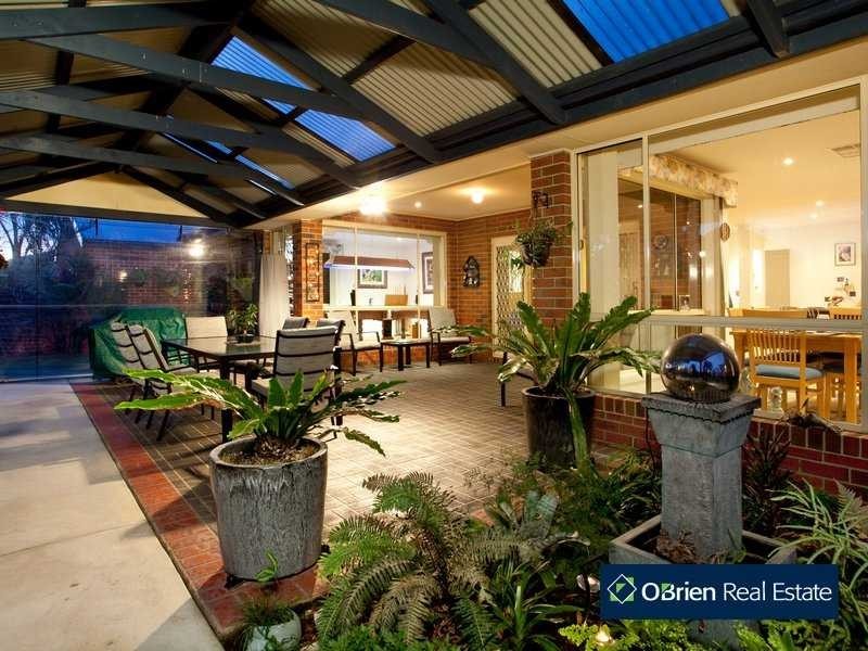 16 Spoonbill Street, Berwick VIC 3806