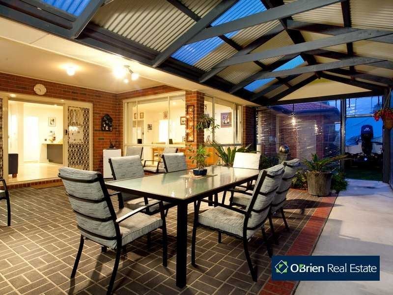 16 Spoonbill Street, Berwick VIC 3806