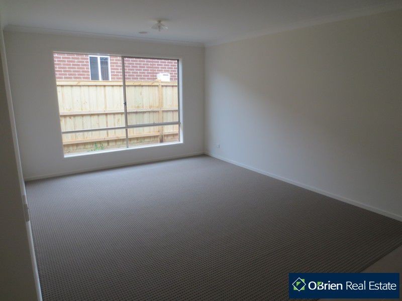 27 Valencia Circuit, Cranbourne VIC 3977