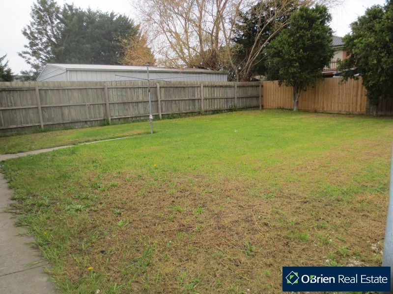 22 Gipps Crescent, Cranbourne VIC 3977