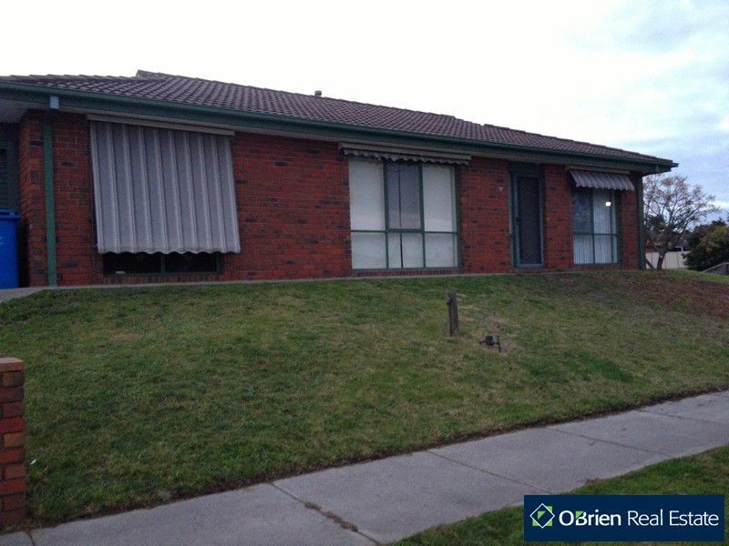 17 Hamilton Drive, Cranbourne VIC 3977
