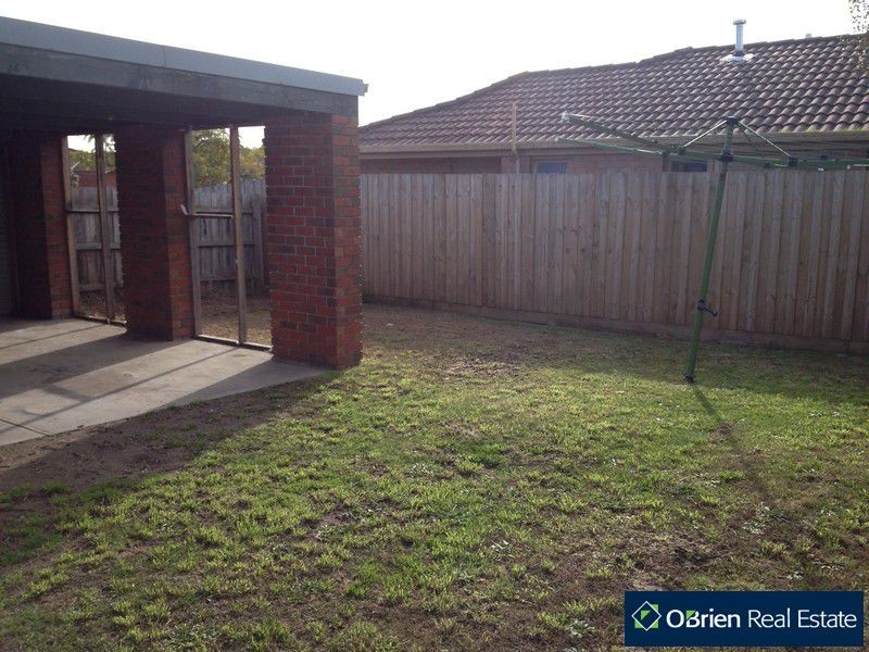 17 Hamilton Drive, Cranbourne VIC 3977