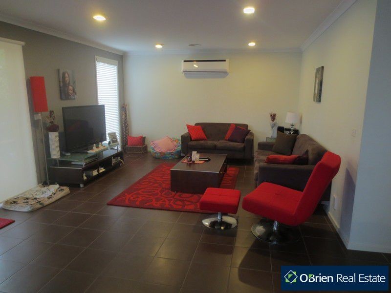 13 Archers Field Drive, Cranbourne VIC 3977