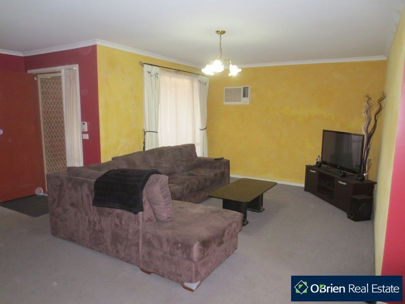 79 Scarborough Avenue, Cranbourne VIC 3977