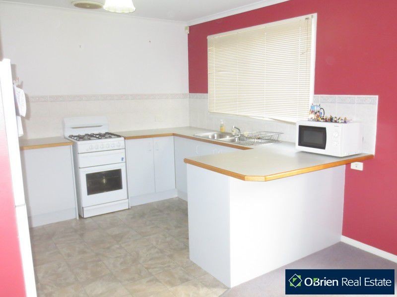 79 Scarborough Avenue, Cranbourne VIC 3977