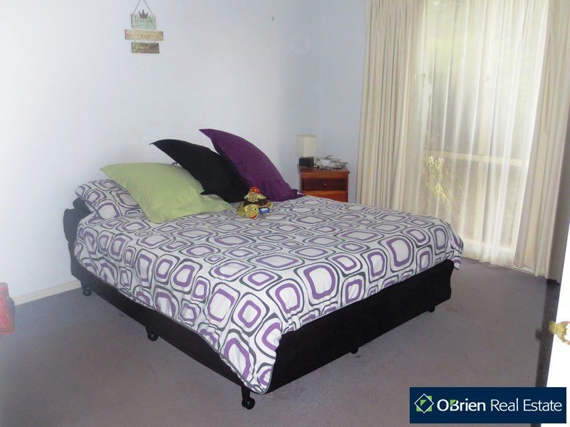 79 Scarborough Avenue, Cranbourne VIC 3977