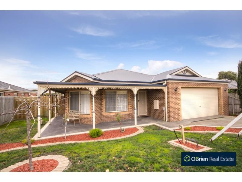10 Brookland Greens Boulevard, Cranbourne VIC 3977
