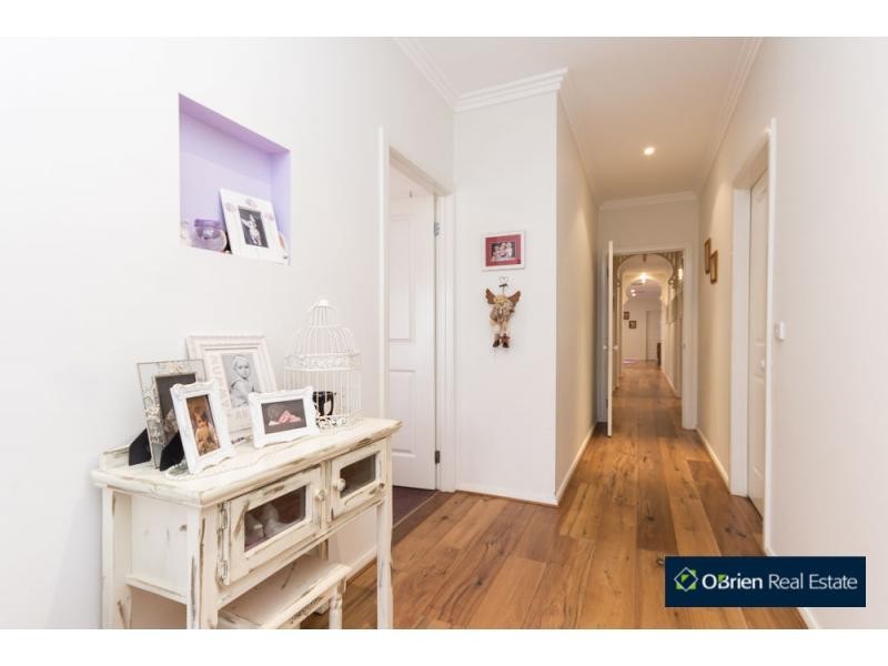 10 Brookland Greens Boulevard, Cranbourne VIC 3977