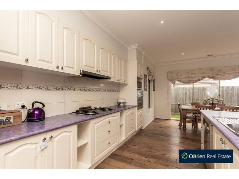 10 Brookland Greens Boulevard, Cranbourne VIC 3977