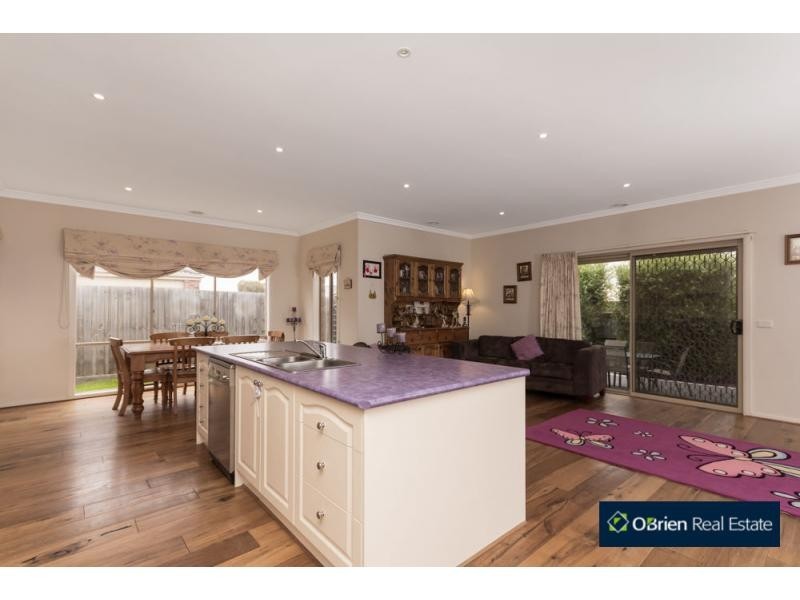 10 Brookland Greens Boulevard, Cranbourne VIC 3977