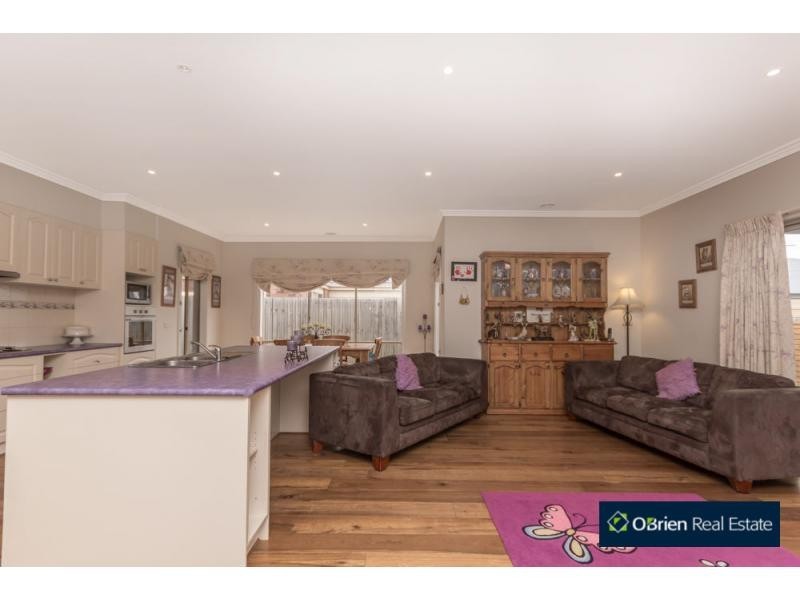 10 Brookland Greens Boulevard, Cranbourne VIC 3977