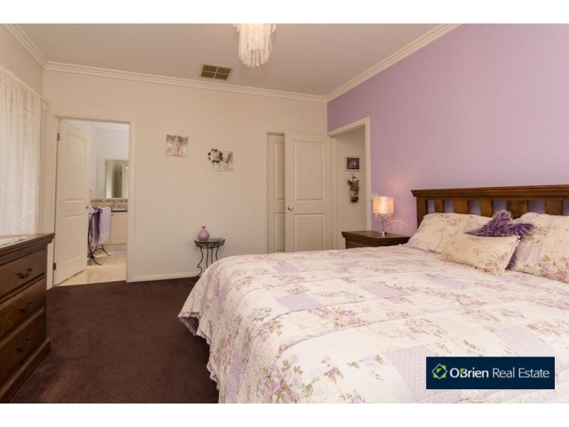 10 Brookland Greens Boulevard, Cranbourne VIC 3977