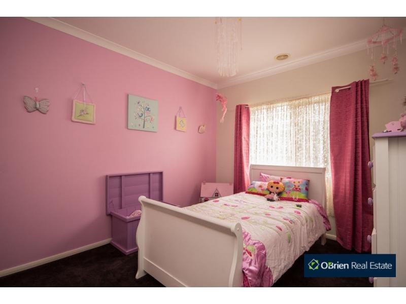 10 Brookland Greens Boulevard, Cranbourne VIC 3977