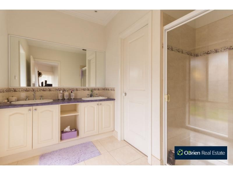 10 Brookland Greens Boulevard, Cranbourne VIC 3977