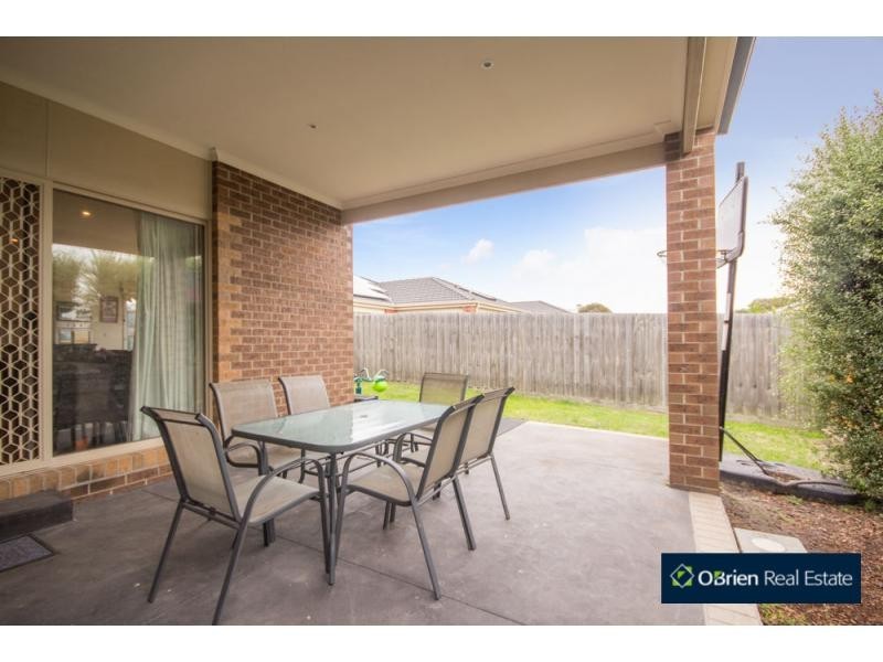 10 Brookland Greens Boulevard, Cranbourne VIC 3977
